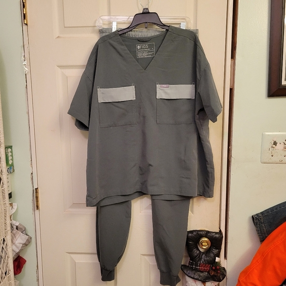 Figs technical collection green scrub set | Size Medium - Picture 1 of 15
